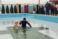 Ледяная вода, горячие блюда и вино: как прошли Крещенские купания в Комрате