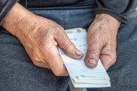 Насколько индексируют пенсии в Молдове? Отвечает Дорин Речан