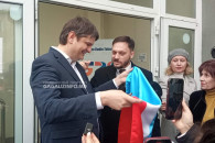 Андрей Спыну приехал в Комрат. Ему устроили "теплый прием" и подарили флаг Гагаузии
