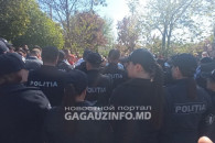 Санду все же посетила Комрат с официальным визитом. Люди вышли на протест