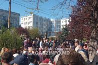 Санду все же посетила Комрат с официальным визитом. Люди вышли на протест