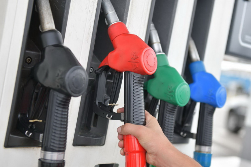 Бензин дорожает, дизтопливо дешевеет: НАРЭ опубликовало цены на 23 апреля