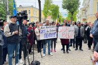 Акция протеста у здания СТР в Кишиневе: люди требуют не закрывать GRT