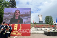 День Победы в Комрате: Тысячи людей возложили цветы на Мемориале славы
