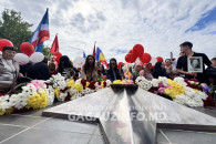 День Победы в Комрате: Тысячи людей возложили цветы на Мемориале славы