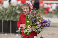 День Победы в Комрате: Тысячи людей возложили цветы на Мемориале славы