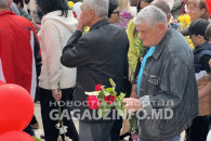 День Победы в Комрате: Тысячи людей возложили цветы на Мемориале славы