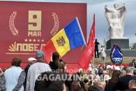 День Победы в Комрате: Тысячи людей возложили цветы на Мемориале славы