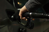 Бензин на выходных в Молдове станет дешевле