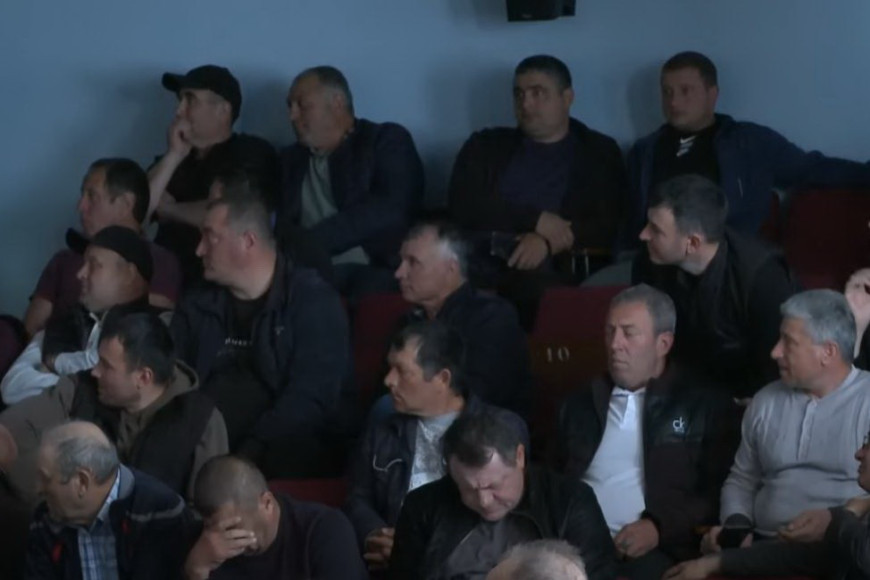 Заполненное кладбище, отсутствие канализации, и закрытый медстационар. В Конгазе прошел сход граждан