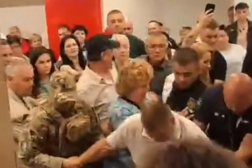 Аэропорт Кишинева: очередные столкновения пограничников и пассажиров