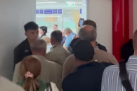 Столкновения в аэропорту: пограничники обвинили пассажиров в хулиганстве