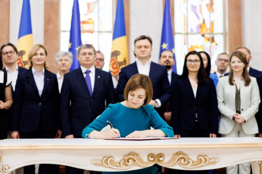 Не дожидаясь мнения народа. Санду подписала указ о начале переговоров о вступлении Молдовы в ЕС