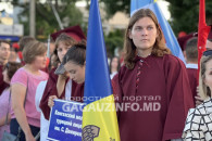 "С Гагаузией в сердце": Сотни выпускников "зажигают" на площади в Комрате
