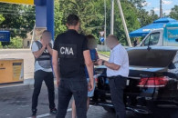 10 тысяч евро, чтобы "закрыл глаза" на контрабанду. В Молдове таможенник попался на взятке