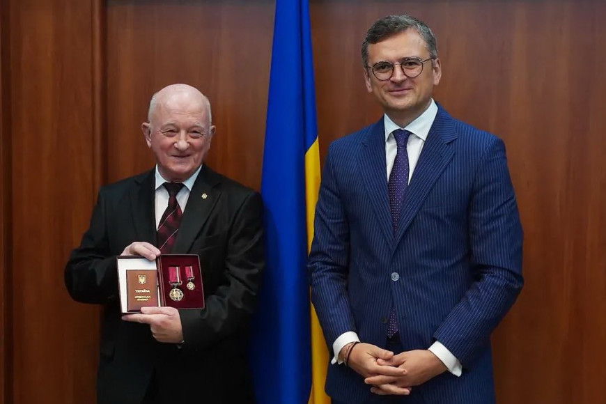 "Не сделал ничего особенного", но это "оценили". Нантой о награде из рук главы МИДа Украины