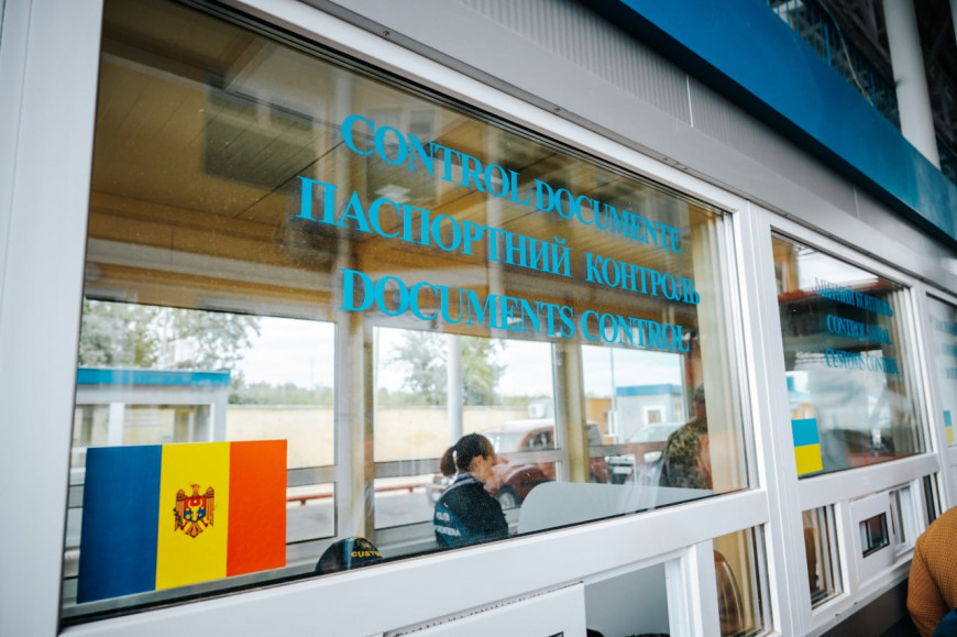 Водитель рейсового автобуса из Украины "попался" на владении фальшивым удостоверением