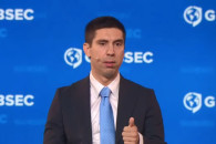 Глава МИД Молдовы рассказал о "гибридной войне" и поддержал вторжение Украины в Россию