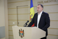 Депутат парламента: в ЦИКе Молдовы "упорно закрывают глаза" на нарушения со стороны Санду