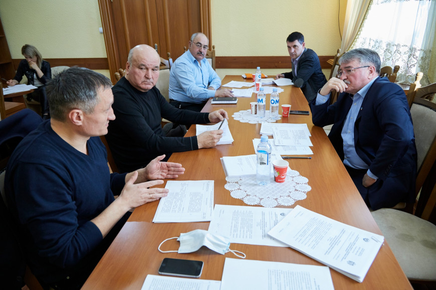 Всего на несколько минут? Один из депутатов займет место в президиуме НСГ
