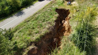 Двухметровые обрывы появились у подъездной дороги к Джолтаю