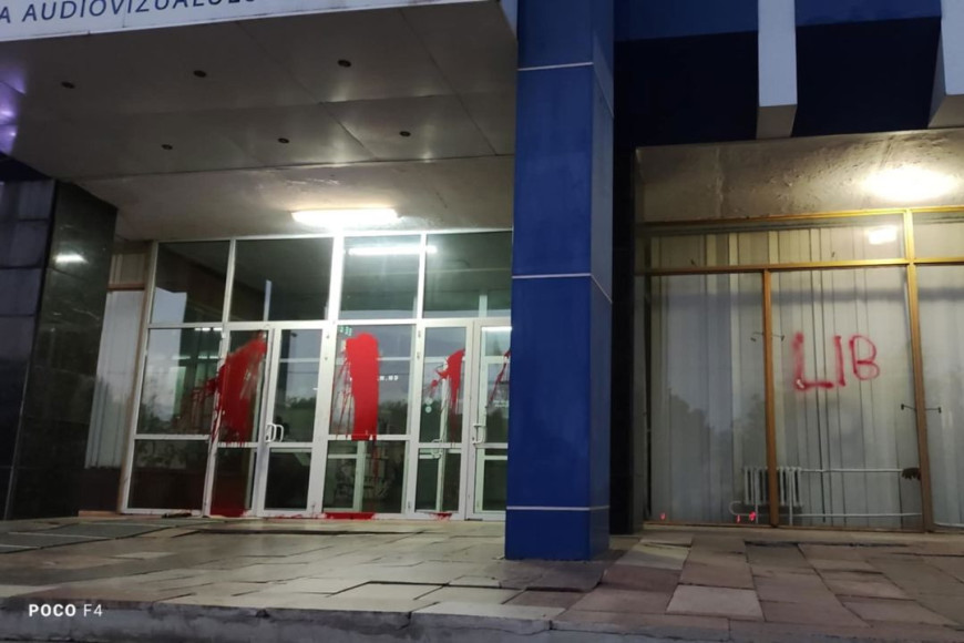 В Молдове неизвестные залили краской вход в правительство и "Телерадио Молдовы"