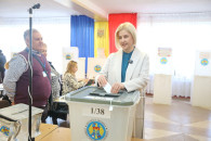 Выборы президента Молдовы: Ирина Влах "проголосовала сердцем"