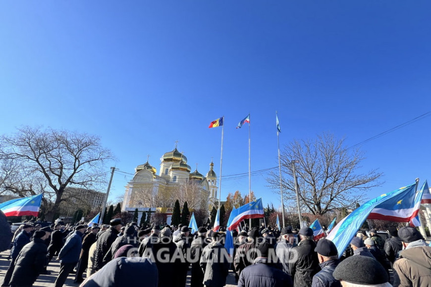 Митинг в Комрате: собравшиеся потребовали "остановить геноцид целого народа"