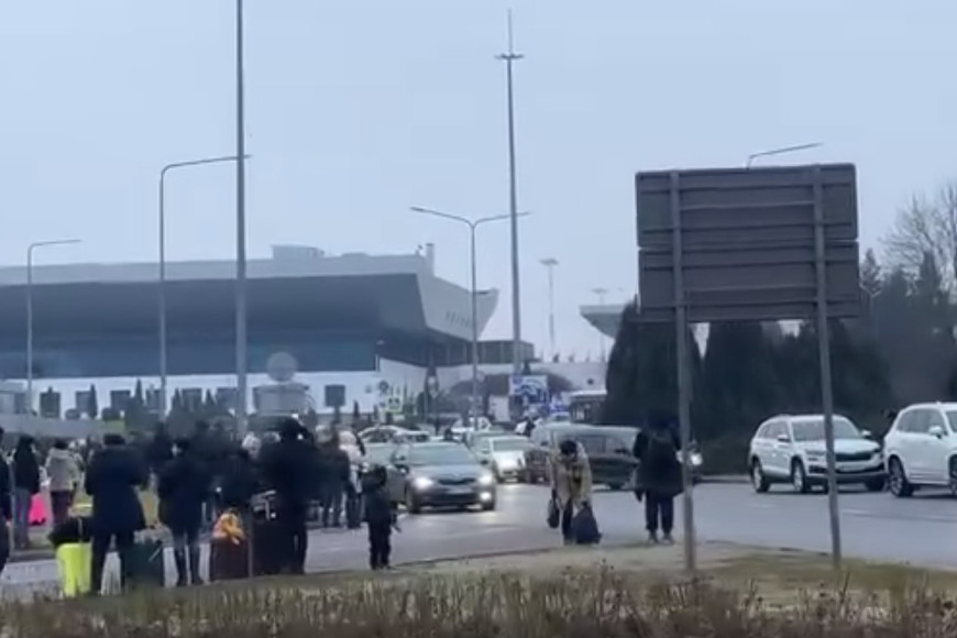 В аэропорту Кишинева сработала пожарная сигнализация: эвакуируют пассажиров и персонал