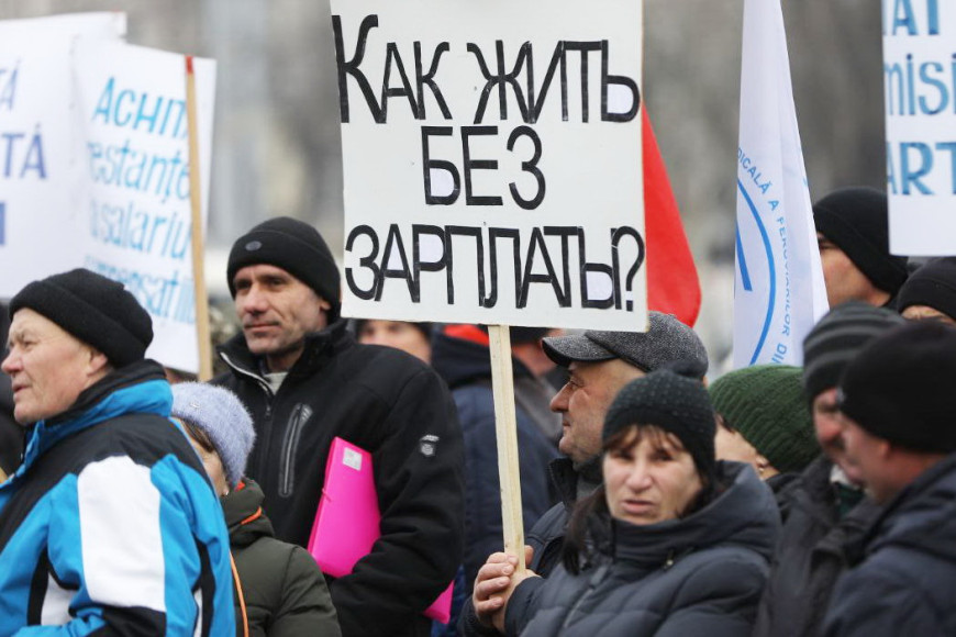 В центре Кишинева и в Бельцах проходят протесты железнодорожников