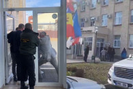 Минус одна дверь. Два депутата НСГ устроили драку