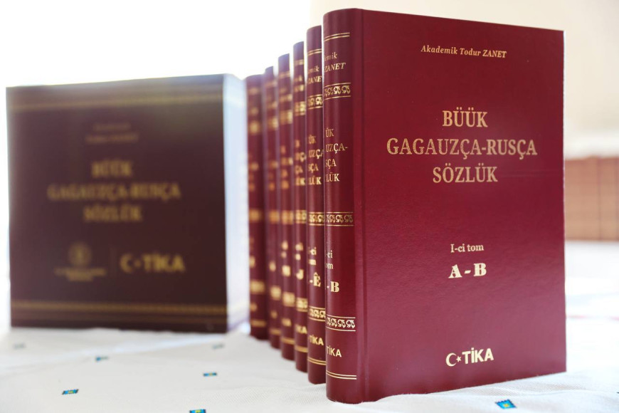 Большой гагаузско-русский словарь презентовали в Комрате