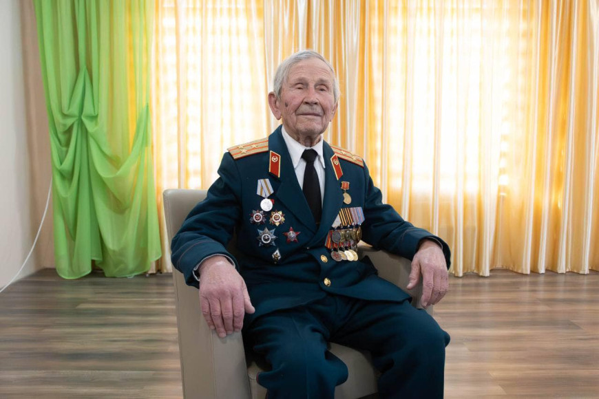 "Цените мир". Воспоминаниями о военном времени со школьниками из Гагаузии поделился ветеран ВОВ