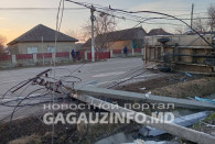 В Кирсово грузовик снес столб и перевернулся
