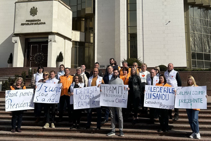 "Отставка сейчас или бегство потом"? Inima Moldovei призвала Санду уйти добровольно