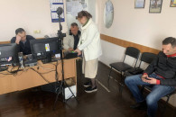 Жили там, несмотря на войну. Из Украины выдворили группу молдаван