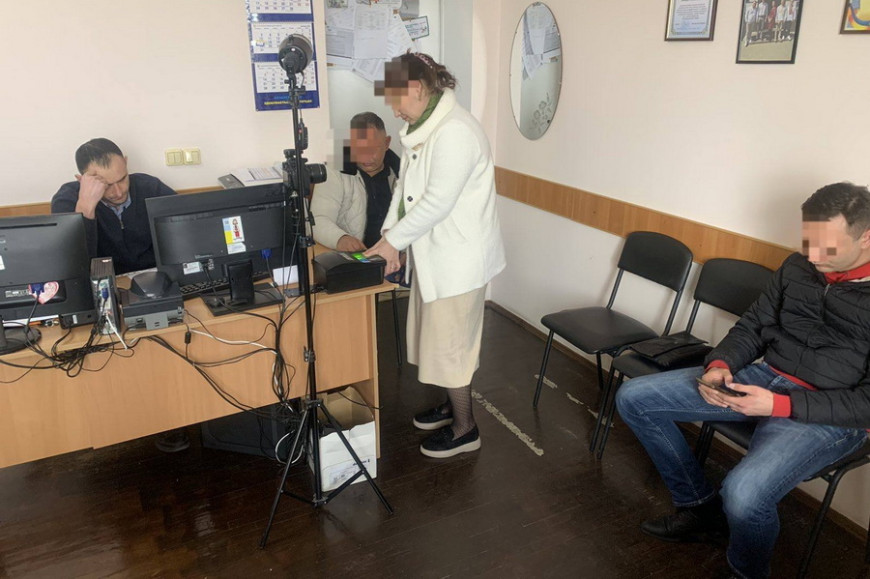Жили там, несмотря на войну. Из Украины выдворили группу молдаван