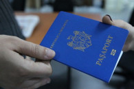 Запретить голосовать по просроченным паспортам за рубежом. В парламенте оппозиция обсуждает законопроект