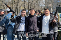 Образовательная ярмарка в Комрате: молодежи демонстрируют оружие
