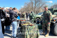 Образовательная ярмарка в Комрате: молодежи демонстрируют оружие