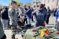 Образовательная ярмарка в Комрате: молодежи демонстрируют оружие