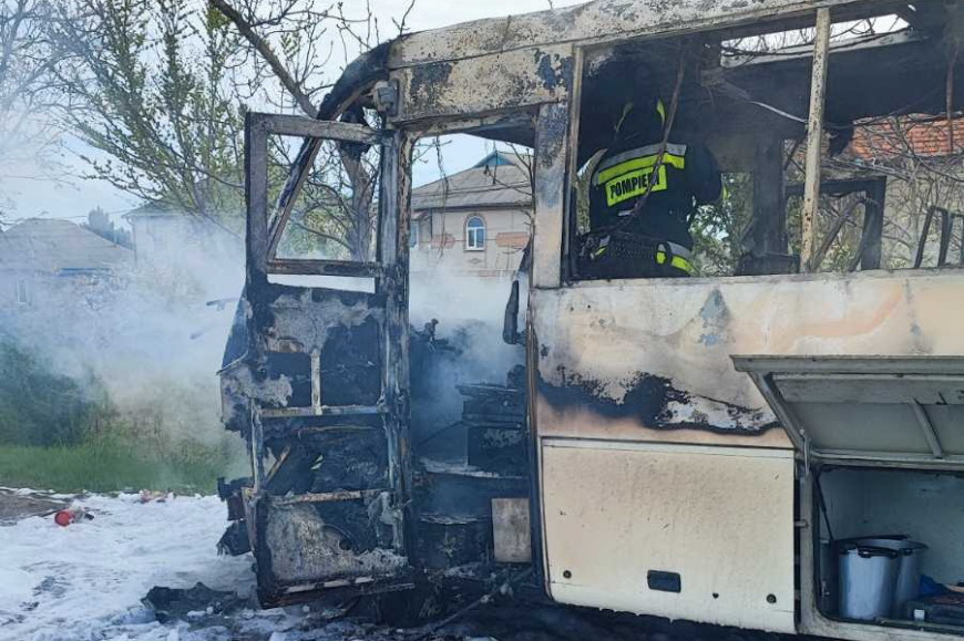 В Новых Аненах сгорел пассажирский автобус, ехавший из Украины