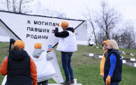 "Благодарность за мир". Команда Inima Moldovei привела в порядок Мемориал славы в Унгенах