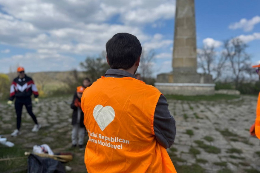 В Оргееве команда Inima Moldovei облагородила территорию местного Мемориала Славы