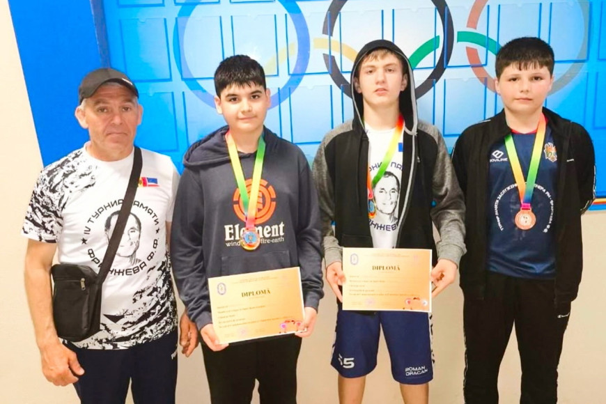 Юные борцы из Копчака стали призерами чемпионата страны