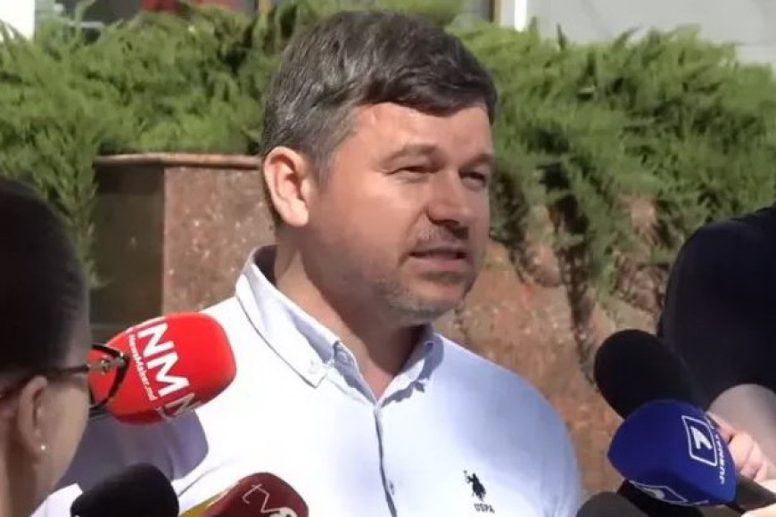 Бэдэрэу подал в отставку с поста советника премьера, обвинив правительство в "имитации диалога". Реакция кабмина