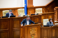 Оппозиция в парламенте потребовала отчета Речана. Власть отказалась