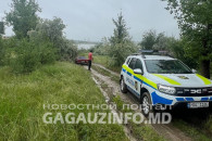 Непогода в Комрате: с берега озера вызволили застрявший автомобиль