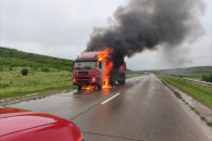 Грузовик сгорел на трассе близ Калараша