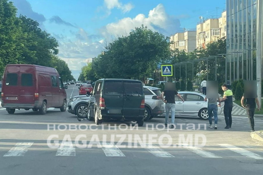 Внедорожник и микроавтобус столкнулись в Комрате
